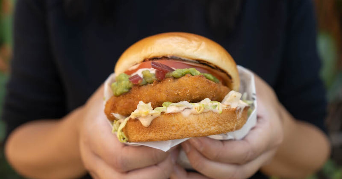 These Vegan Chicken Sandwiches Offer Popeyes and Chick-fil-A a Run for Their Cash